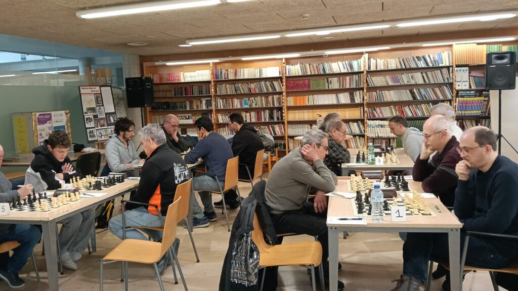 Jugadores del Club Ajedrez Balàfia Lleida compitiendo en la quinta jornada de la liga 2026