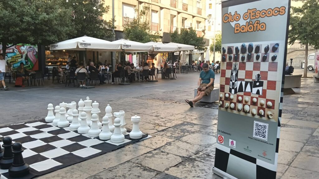 El Club d’Escacs Balàfia porta els escacs al carrer durant la Festa Major de Tardor 2026 de Lleida, amb el suport de l’Ajuntament i la Diputació.